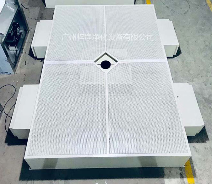 層流送風(fēng)天花是現(xiàn)代醫(yī)院手術(shù)室必用的一種凈化裝置。